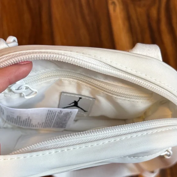 Jordan White Crossbody Bag - Picture 4 of 8